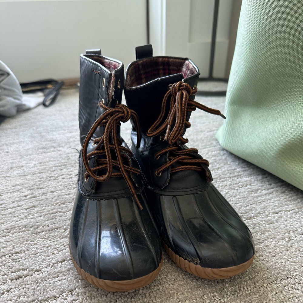 Duck boots